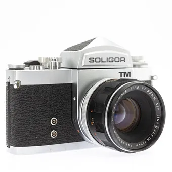 Soligor TM, 35mm spiegelreflexcamera (SN 4626150) met Auto Soligor 1:1,8/50mm (SN 1086376) objectief.