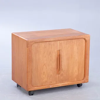 Dyrlund, Teak Hi-Fi Kommode auf Rollen.