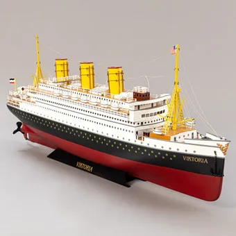 MÄRKLIN. Passenger steamer 'Viktoria' on wave base, Göppingen 2002.