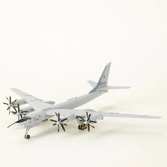 Herpa 飞机模型。比例 1:200 Russian Air Force Tupolev TU-95MS ,, Bear H''。