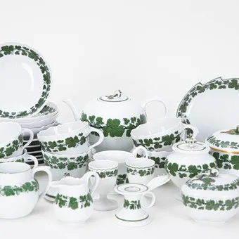 MEISSEN. Kaffeeservice Dekor ´Weinlaub`, 19./20. Jh. (28).