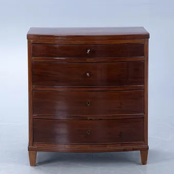 Commode à façade légèrement bombée, acajou, Angleterre, 2e moitié du 20e s.