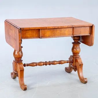 Table à côtés rabattables, frêne, milieu du 19e s.