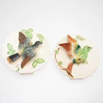 Pair of wall vases with applied, sculptural birds, ceramic, USA, 1960s/70s (2).