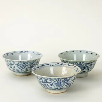 3 blauw-witte kommen.