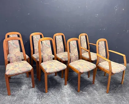 8 chaises Dyrlund.