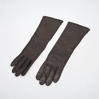 MM6 MAISON MARGIELA. Handschuhe, Midi-Länge, glasiertes Lammleder, FW 2025, Frankreich.