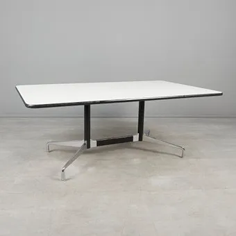 Charles og Ray Eames. Vitra, konferencbord / bord, model 'Segmented Tables Meeting', HPL-hårdbelægning, plast, aluminium, forkromet, standrør, 1960'erne, Tyskland.