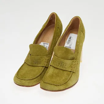 MM6 MAISON MARGIELA. Pumps / hakken, model 'Swing Toe', suède, maat 40, SS 2026, Frankrijk.