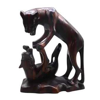 HOUTEN SCULPTUUR VECHTENDE LEEUWinnen.