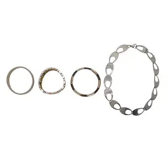 Sieradenset: drie armbanden en een ketting