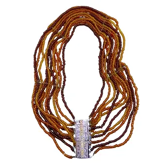 Collier de perles à 14 rangs.