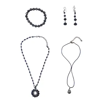 Parure composée de colliers, bracelet et boucles d'oreilles.