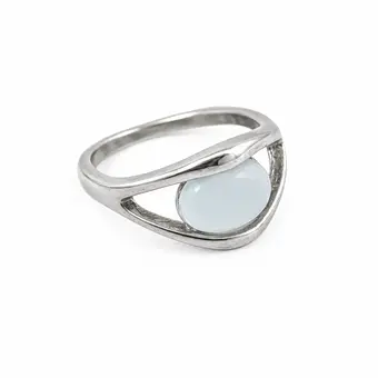 Bague en métal avec opale