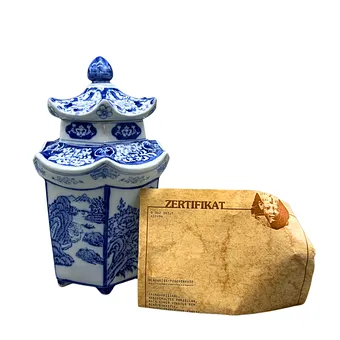VASE PAGODE CHINOIS EN PORCELAINE STYLE DYNASTIE QING AVEC CERTIFICAT.