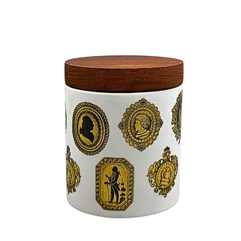 ALKA KUNST BAVARIA. PORCELAIN LIDDED BOX WITH REAL GOLD DECORATIONS.