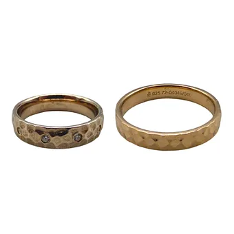 SET AUS ZWEI RINGEN AUS VERGOLDETEM 925ER SILBER.