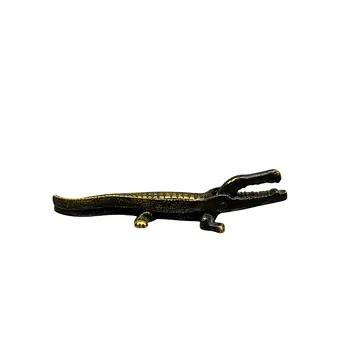 Casse-noix en forme de crocodile.