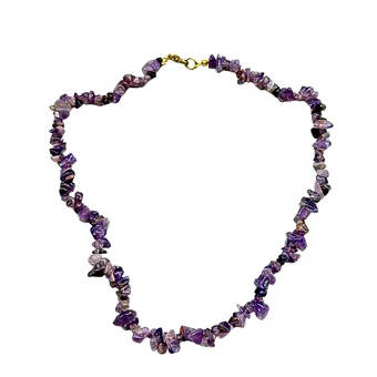 Collier en amethyste avec fermoir a mousqueton dore.
