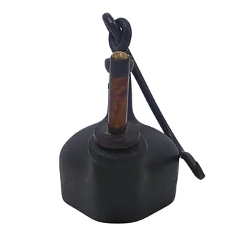 Gietijzeren mijnlamp.