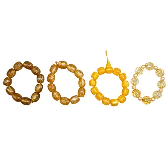 KONVOLUT ARMBÄNDER MIT GELBEN UND BERNSTEINFARBENEN PERLEN, 4-TEILIG, MODESCHMUCK.