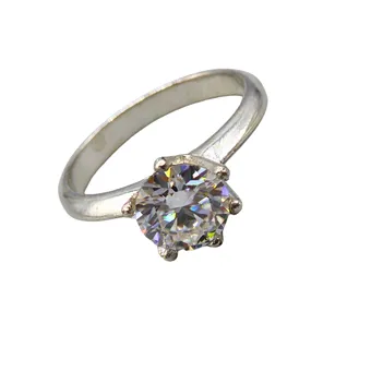 925 silver ring set with a 1 ct moissanite, with certificate.