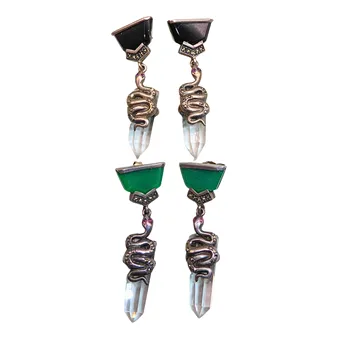 DEUX PAIRES DE BOUCLES D'OREILLES, ARGENT 925 AVEC ONYX, AGATE, MARCASSITE ET CRISTAL DE ROCHE.