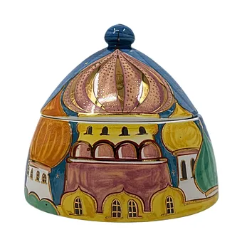 Porcelain lidded box with oriental decoration.