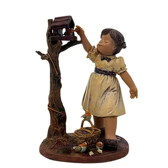 NADAL. LIMITOWANA FIGURKA PORCELANOWA "DZIEWCZYNKA Z MAŁYMI PTAKAMI".