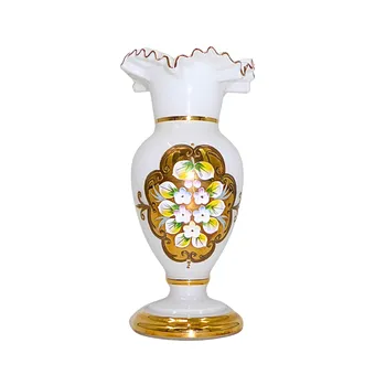 PRUNKVASE AUS OPALGLAS MIT FLORALER HANDBEMALUNG, BÖHMEN.
