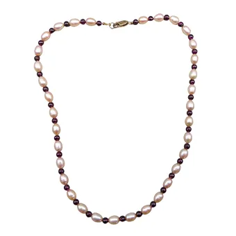 COLLIER MIT PERLEN UND GRANATSTEINEN, VERSCHLUSS 925 SILBER.