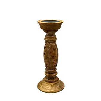 Bougeoir rustique en bois.