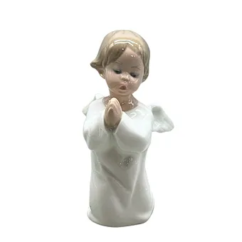 Figurka anioła Lladró z porcelany.