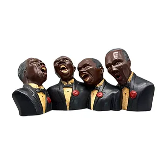 LÄNGLICHE TERRAKOTTA-SKULPTUR MIT EINEM QUARTETT AUS JAZZSÄNGERN.