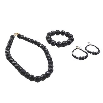 SCHMUCKSET AUS SCHWARZEM SPINELL, FACETTIERTE PERLEN.