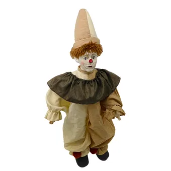 Poupée décorative en forme de clown / pierrot.