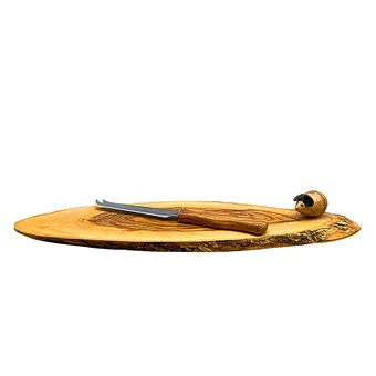 RUSTIKALES SERVIERBRETT AUS HOLZ MIT HOLZMAUS UND MESSER.