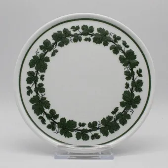 MEISSEN. Teapot stand with vine leaf decor, 1924–1934. 1st choice.