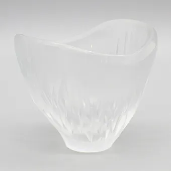 Hanns & Rainer Model. Schaal, transparant glas, slijp- en battuto-decor, Duitsland (Stuttgart), circa 1960.