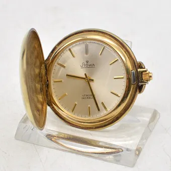 Stowa, montre de poche Art déco, boîtier doré, motifs géométriques, remontage manuel, Allemagne, début 20e siècle.