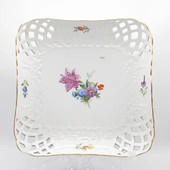 Royal Copenhagen Porzellan Schale mit Durchbruchrand Blumen Dekor 23x23cm.