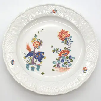 MEISSEN Talíř "Létající pes" / Lev, Kakiemon malba, 1. jakost, Pfeiffer období 1924-1934. Cca 23,5 cm.