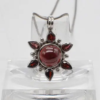 PENDENTIF COLLIER AVEC ALMANDIN "SOLEIL", CABOCHON ET GOUTTE, MONTURE ET CHAÎNE SERPENT EN ARGENT STERLING, VINTAGE.