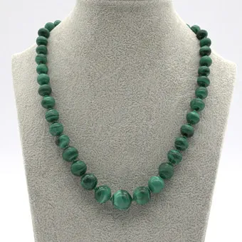 MALACHIT COLLIER IN HANDARBEIT MIT EINZELN GEKNÜPFTEN KUGELN.
