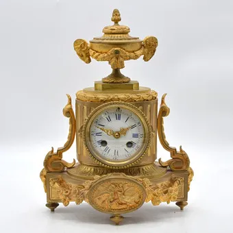 Samuel Marti et Cie. "H&F Paris", pendule française style Louis XVI, ormolu, remontage manuel, sonnerie, 1877.