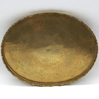 OVAL BRASS PLAQUE WITH DRAGON AND PHOENIX DECOR, CIRCA 1900, CHINA.