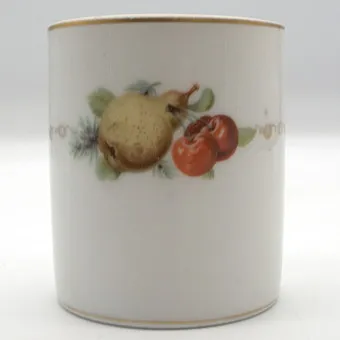 Rosenthal beker met fruitdecor, handbeschilderd, circa 1900.