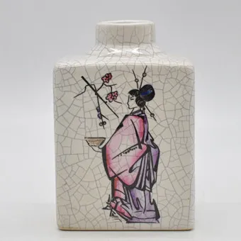 Anton Herr. Vaas van craquelé faience, handgeschilderd decor van een geisha, Duitsland, circa 1960.