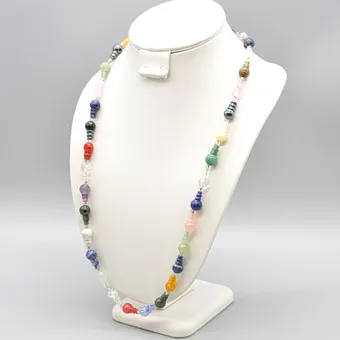 ENDLOSCOLLIER, EDELSTEINMIX UND GLAS (IN EDELSTEINFARBEN), 20. JAHRHUNDERT.