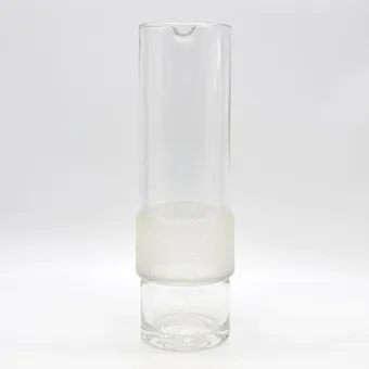 Scandinavische designkaraf, onbekende kunstenaar, glas, transparant, cilindrisch, laat 20e eeuw.